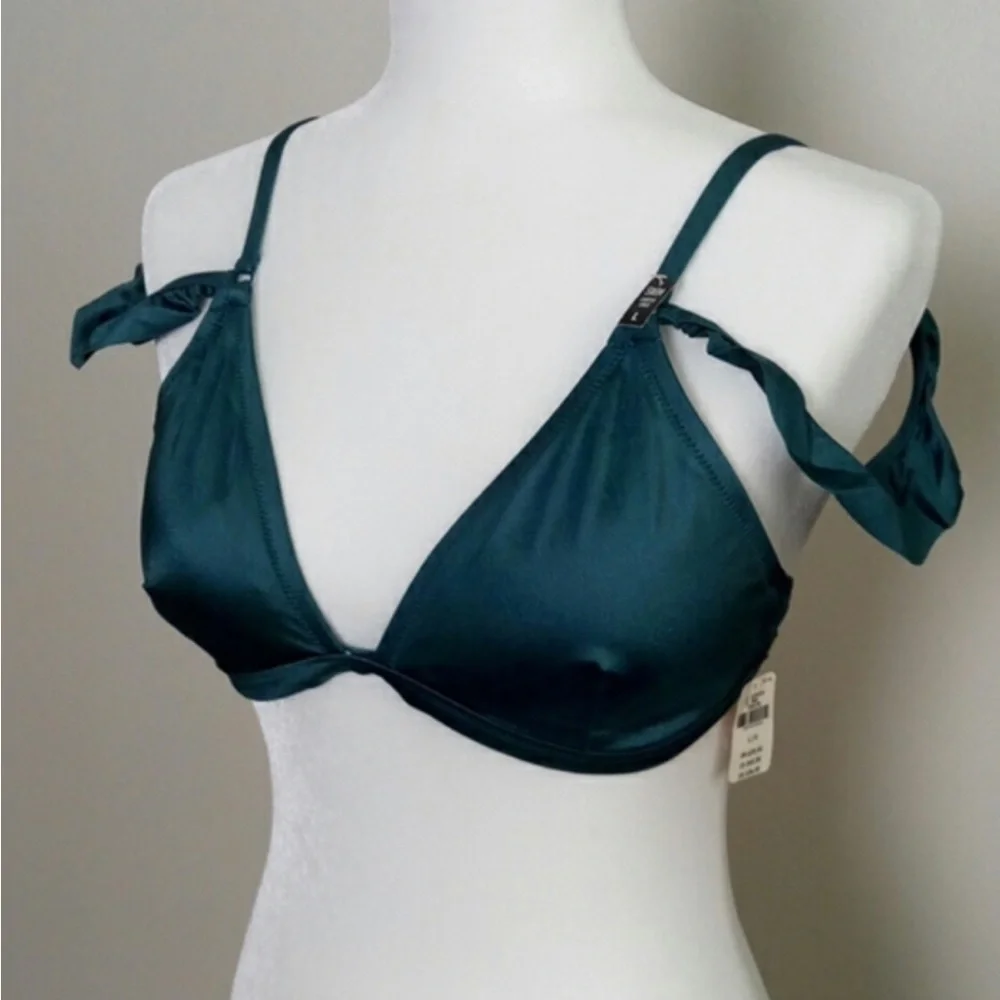 3/$25 Sale! VS PINK Flutter Bikini Top - Picture 1 of 1